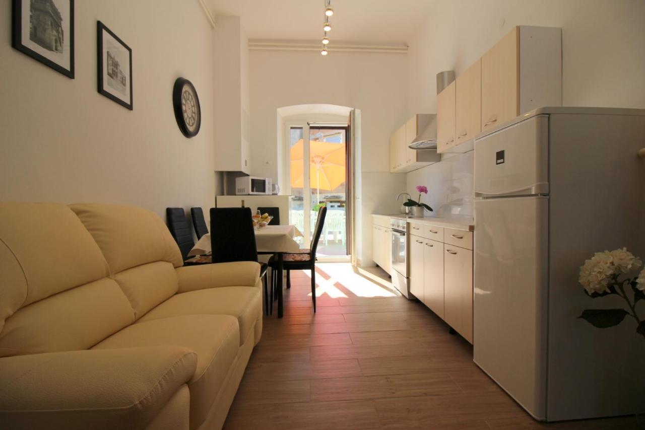 Apartment Old City Πόρετς Εξωτερικό φωτογραφία